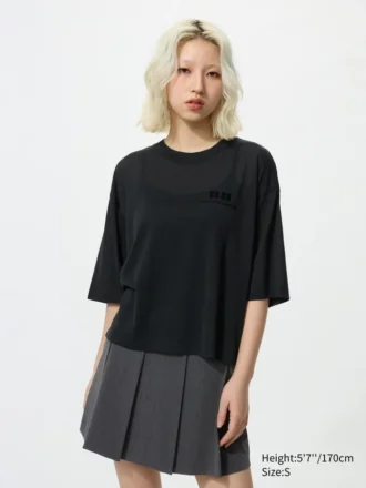Babymonster UT Cropped Graphic T-shirt för dam | Sheer