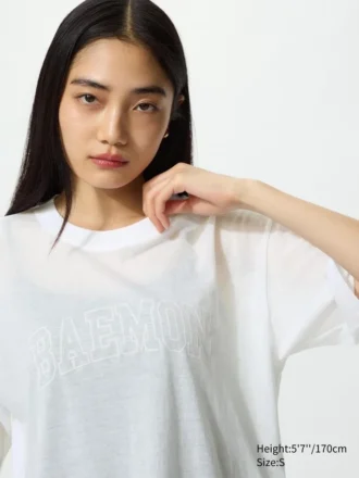 Babymonster UT Cropped Graphic T-shirt för dam | Sheer
