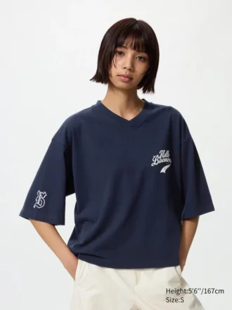 Babymonster UT kort T-shirt med tryck för damer | V-ringning