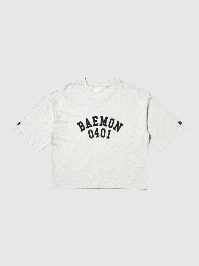 Babymonster UT kort T-shirt med tryck för damer | V-ringning Babymonster UT kort T-shirt med tryck för damer | V-ringning