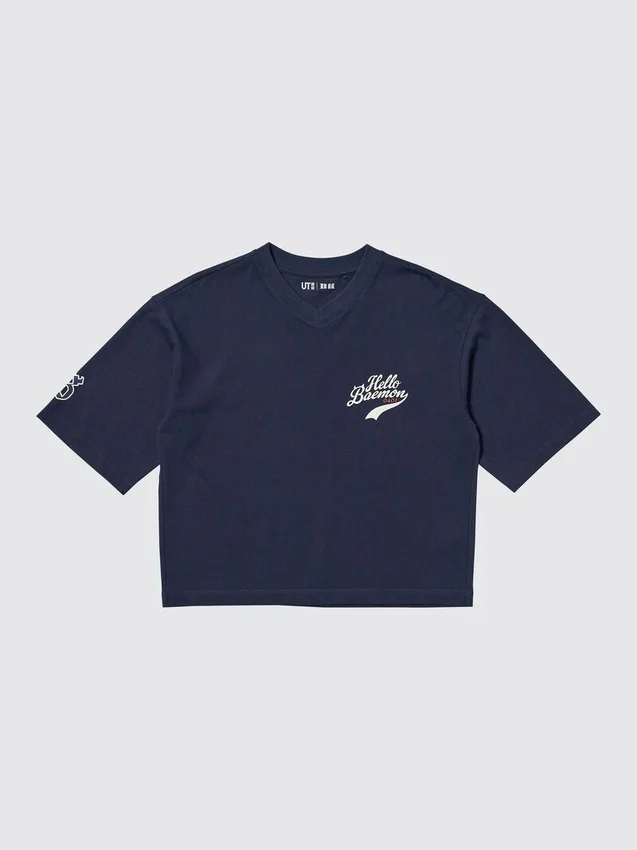 Babymonster UT kort T-shirt med tryck för damer | V-ringning Babymonster UT kort T-shirt med tryck för damer | V-ringning