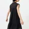 Lätt bomullsklänning med volanger för dam