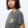 Mofusand Ut grafisk T-shirt för dam Mofusand Ut grafisk T-shirt för dam