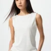 Ärmlös T-shirt i crepejersey med båthalsringning för dam Ärmlös T-shirt i crepejersey med båthalsringning för dam