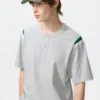 Unisex-t-shirtar med henleykrage Unisex-t-shirtar med henleykrage