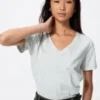 V-ringade T-shirtar i slubbomull för dam V-ringade T-shirtar i slubbomull för dam